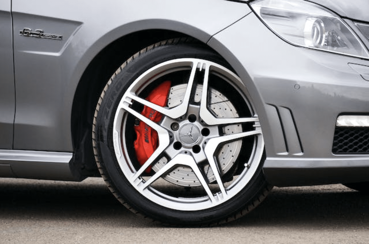 Wheel Repair Sydney: 5 Star's Restoration Solution For Tyres!