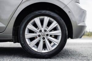 Tyre Shop in Sydney: Is it Cheaper to Repair Or Replace Tyres? 